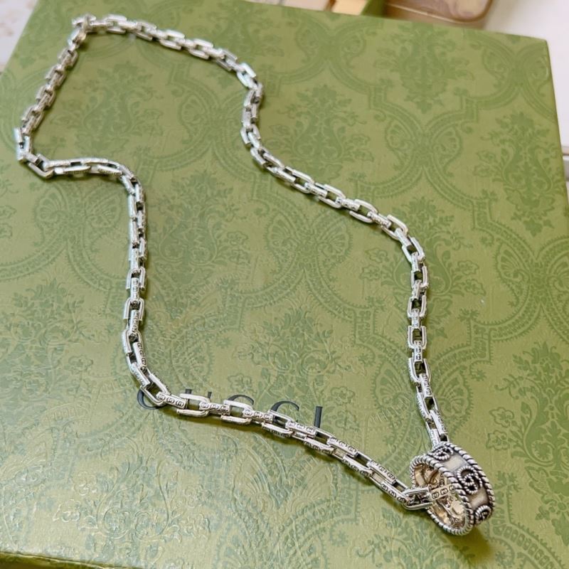 G*u*i necklaces